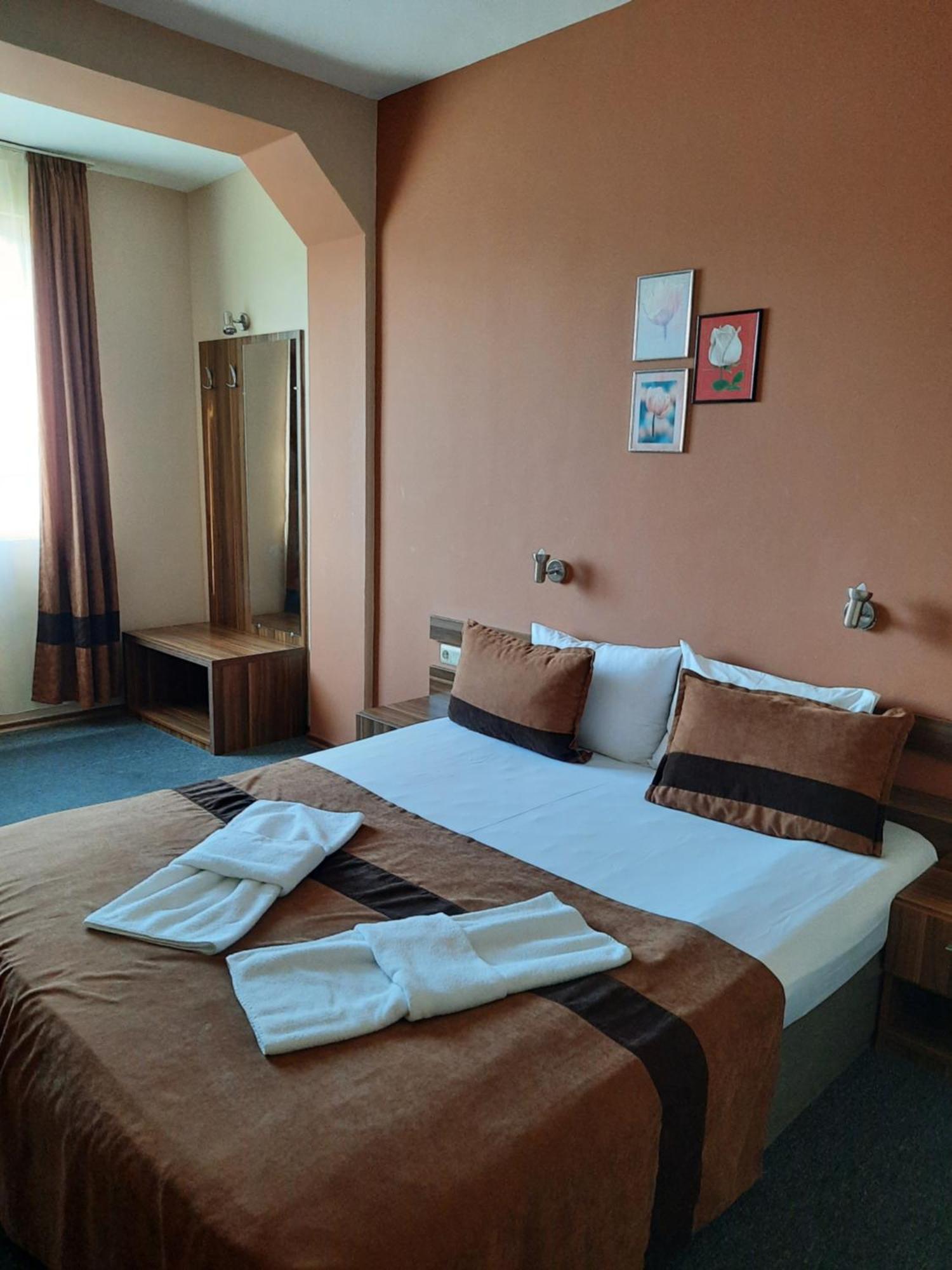 Hotel Mizia Тарговыште Экстерьер фото