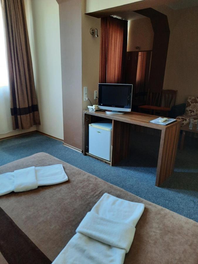 Hotel Mizia Тарговыште Экстерьер фото