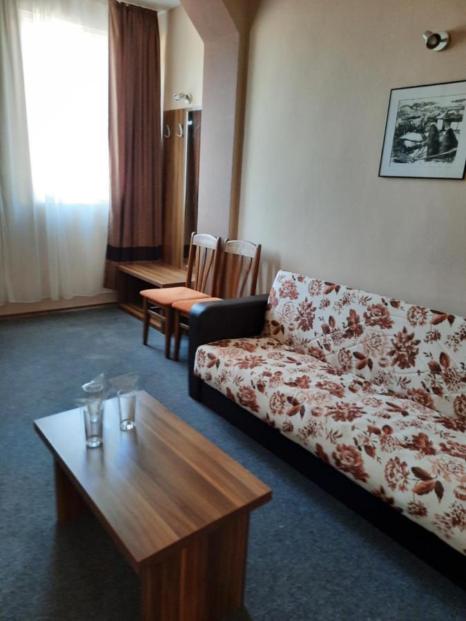 Hotel Mizia Тарговыште Экстерьер фото
