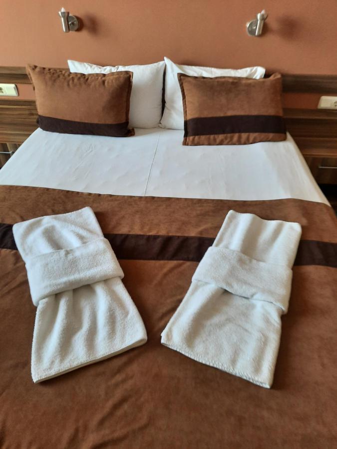 Hotel Mizia Тарговыште Экстерьер фото