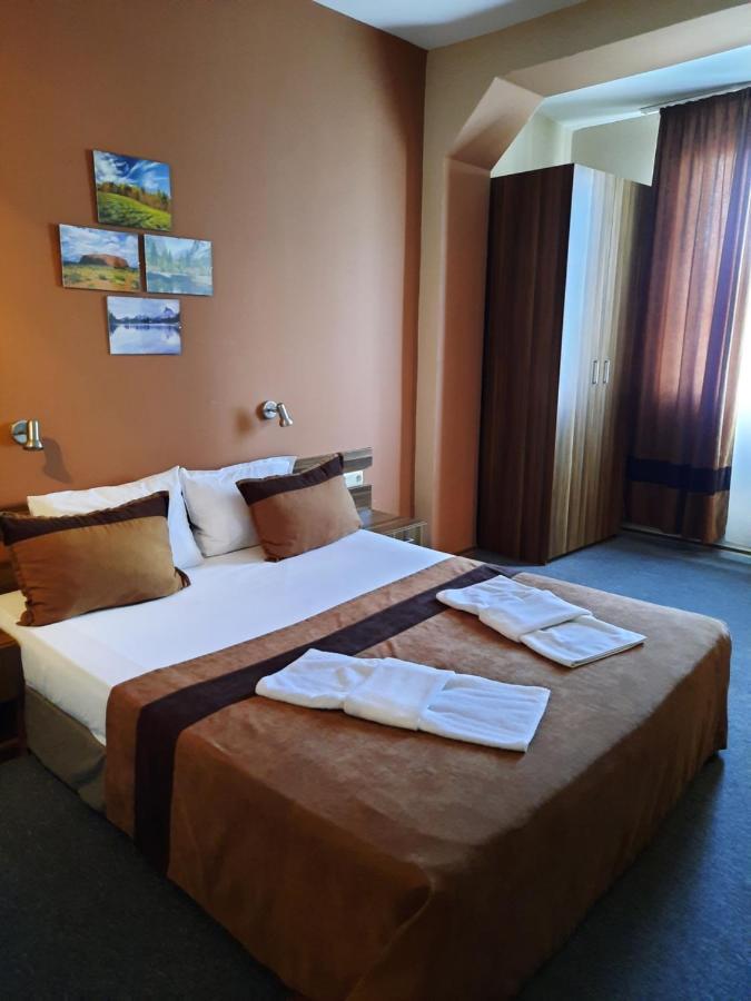 Hotel Mizia Тарговыште Экстерьер фото
