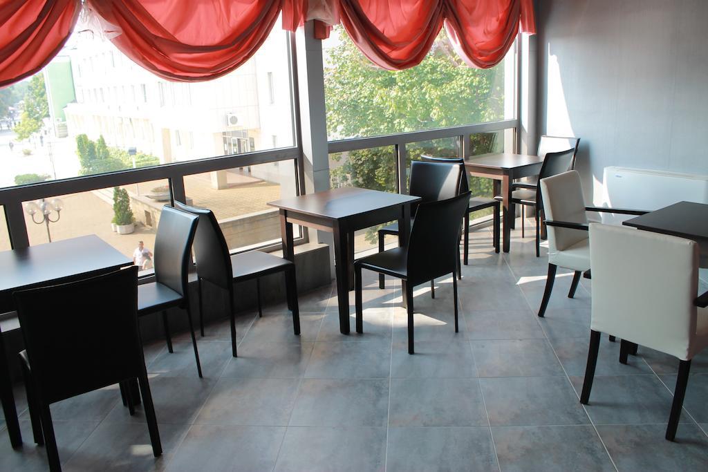 Hotel Mizia Тарговыште Экстерьер фото