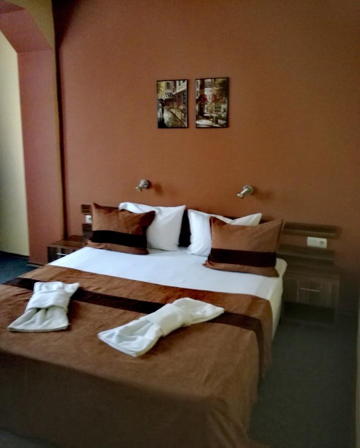 Hotel Mizia Тарговыште Экстерьер фото